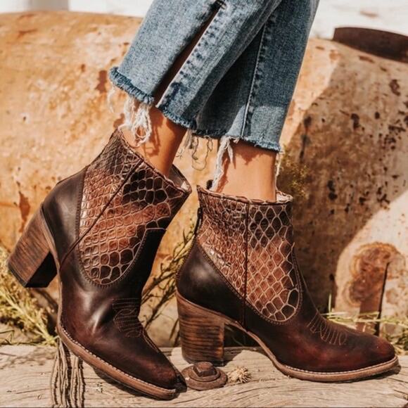 Freebird Clementine Western Booties Boots Heeled sz 7 Brown...
